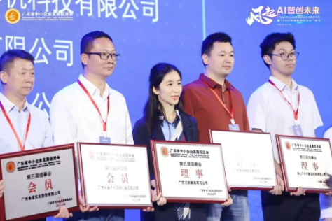 成功企業(yè)家或?qū)＜覍W者分享他們在領(lǐng)域的實踐經(jīng)驗
